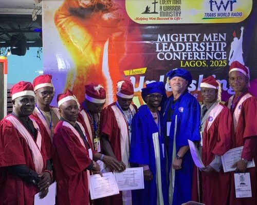 Hombres de Cada Hombre un Guerrero